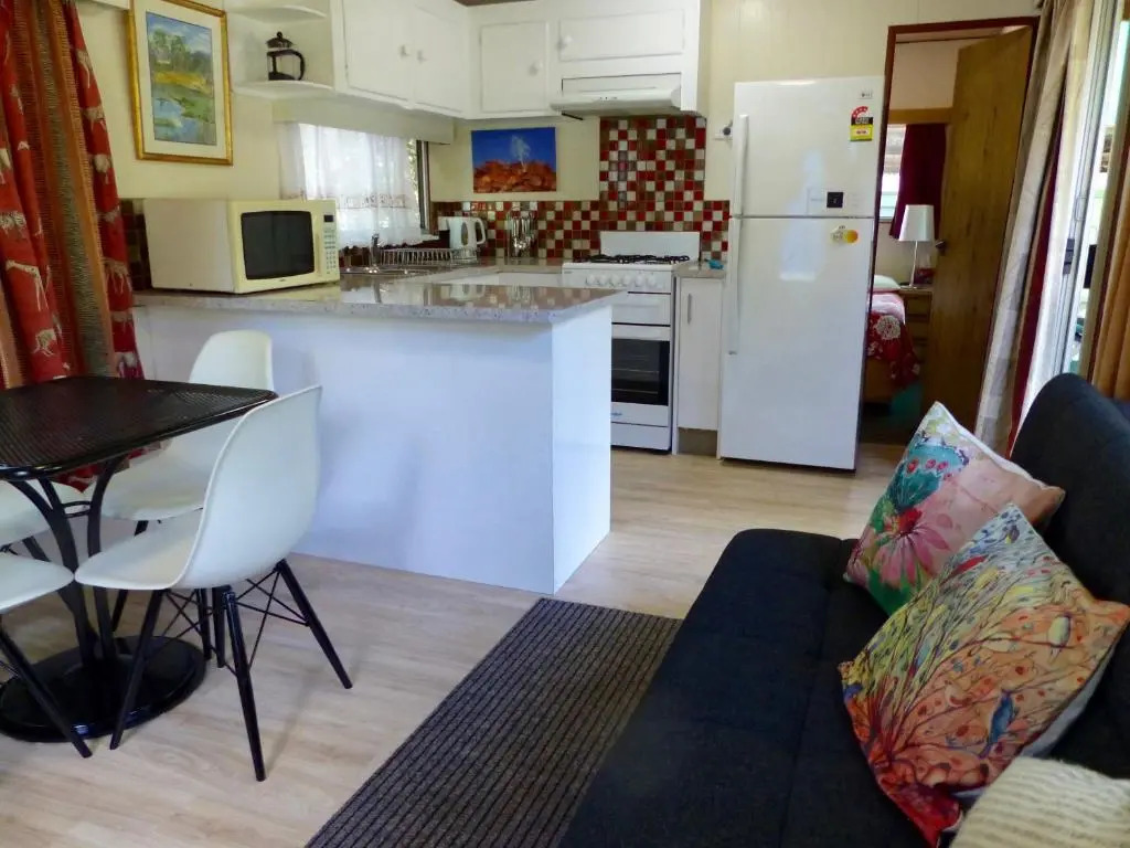 Lake Eacham Tourist Park & Self Contained Cabins