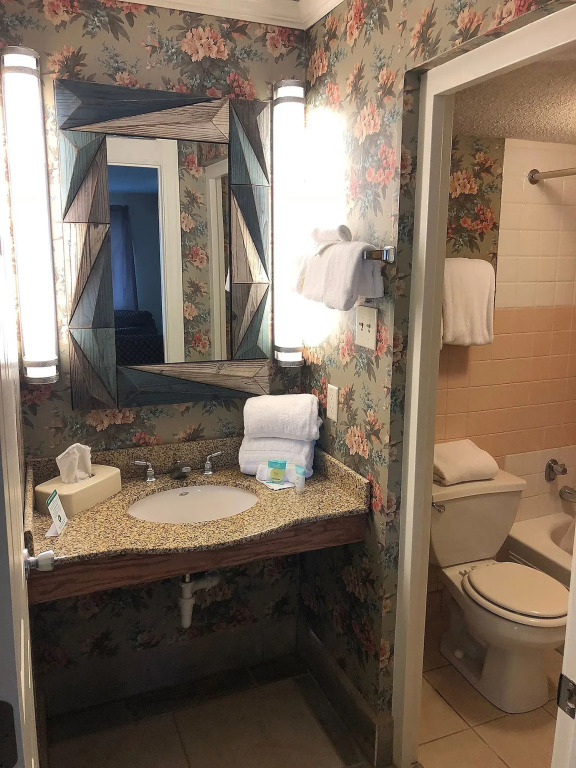 Cascades Inn