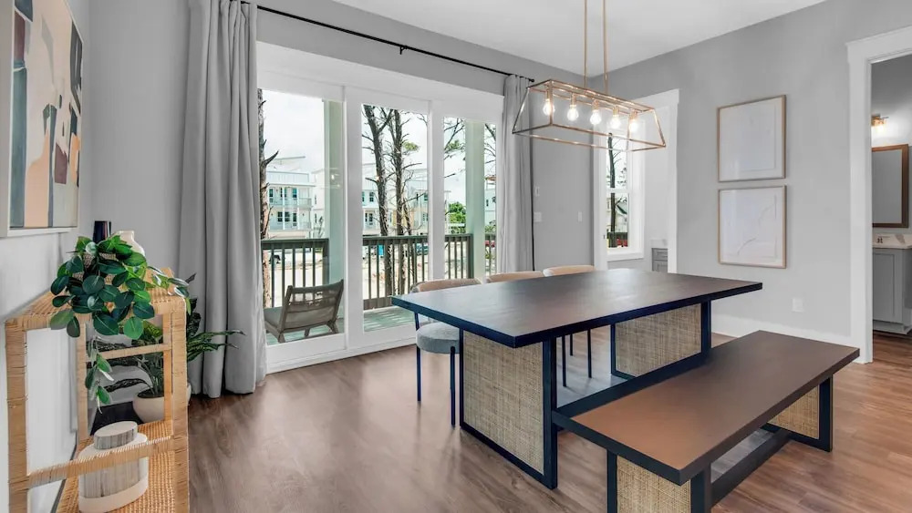 Rooftop Observation Deck; Luxury 4-bedroom Home for 10; Perfect Location