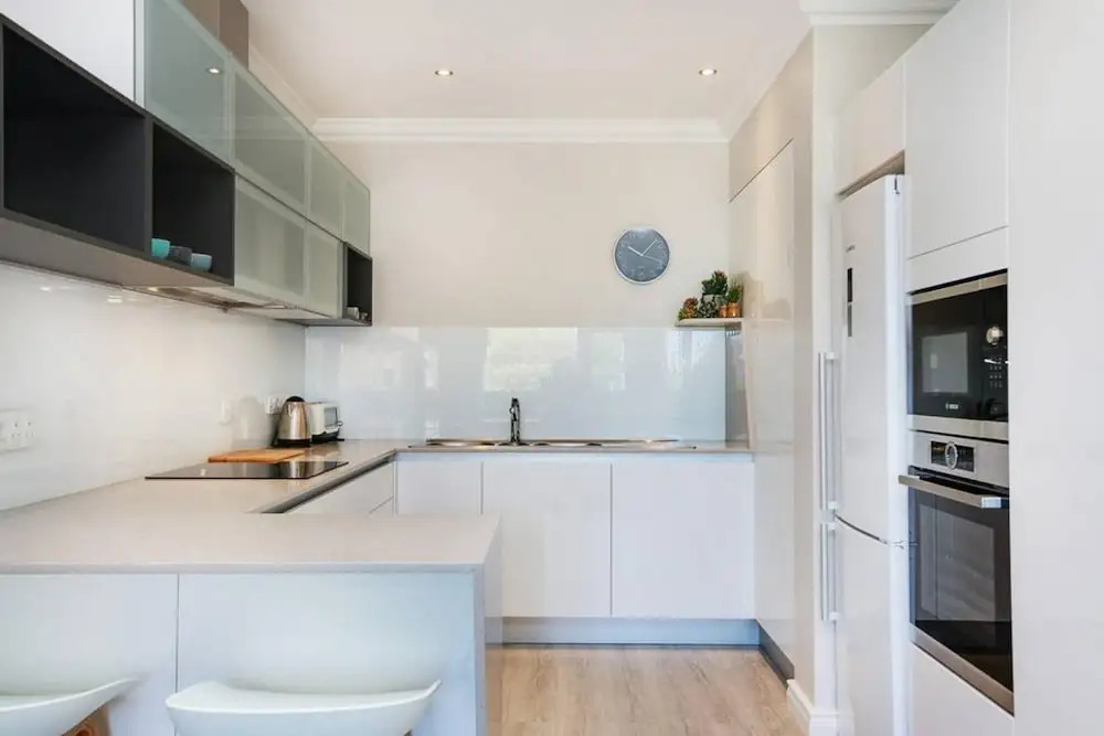 Stylish 2 Bedroom Apartment in Camps Bay Asilvertide