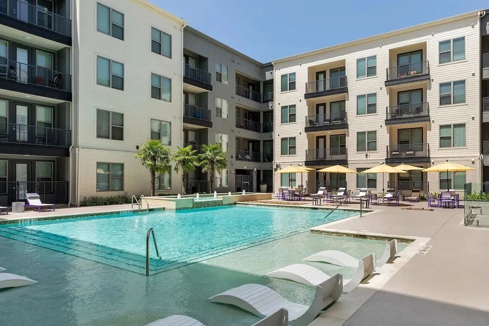 Landing Apartments Near Eldridge/West Oaks