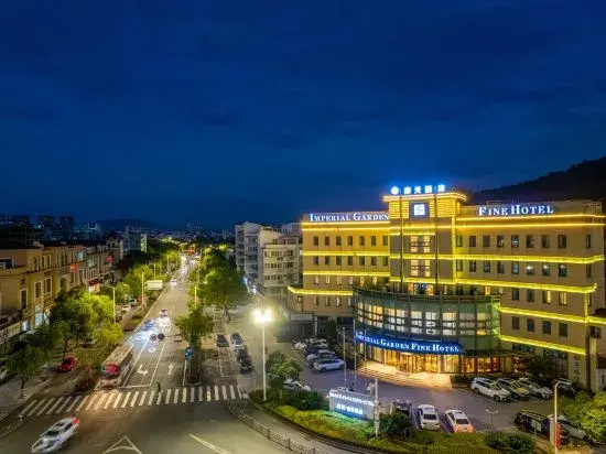 Skyscraper Hotel (Huangyan Jiufeng Park)