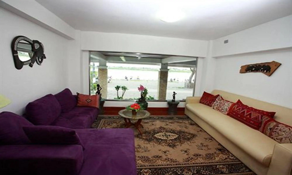 Vansana Riverside Hotel