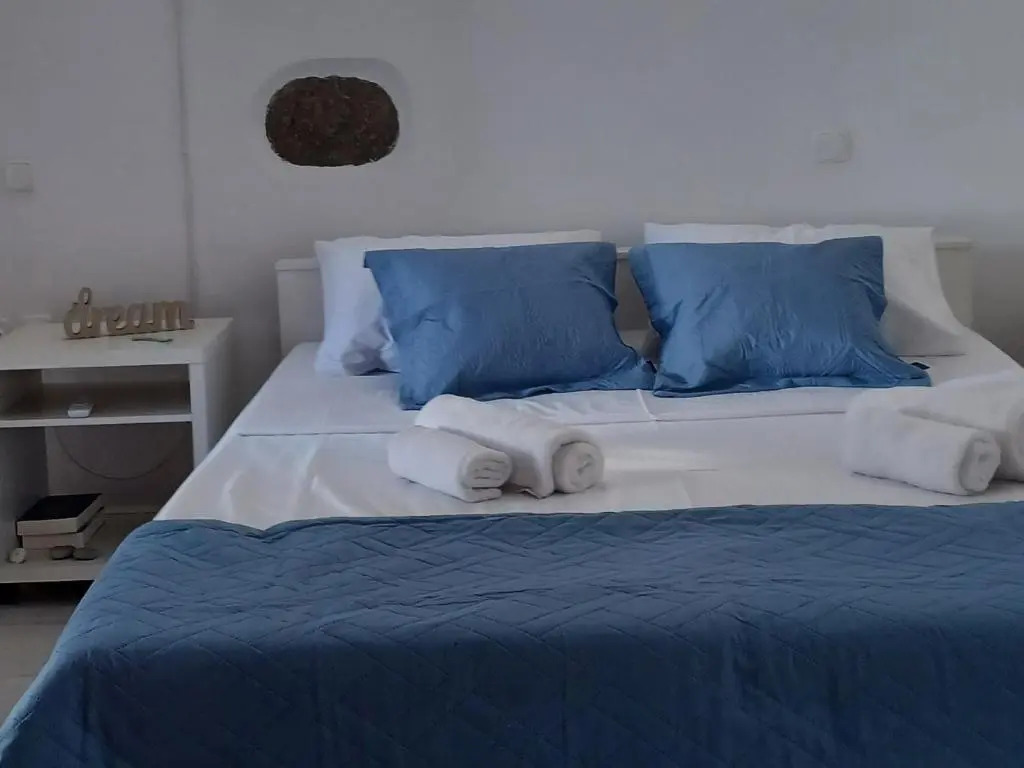 Blue & White: An Absolute Aegean dream house