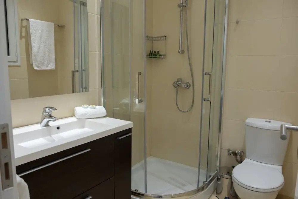 Spacious Modern 3BD Apartment