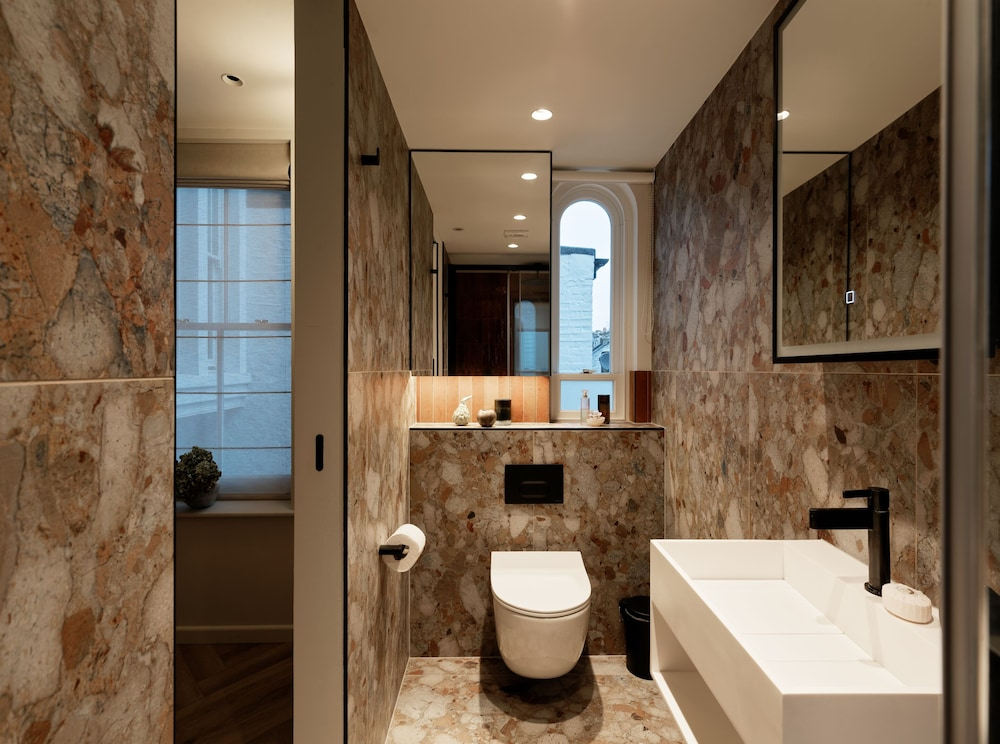 Notting Hill Studios by DMONTRIO