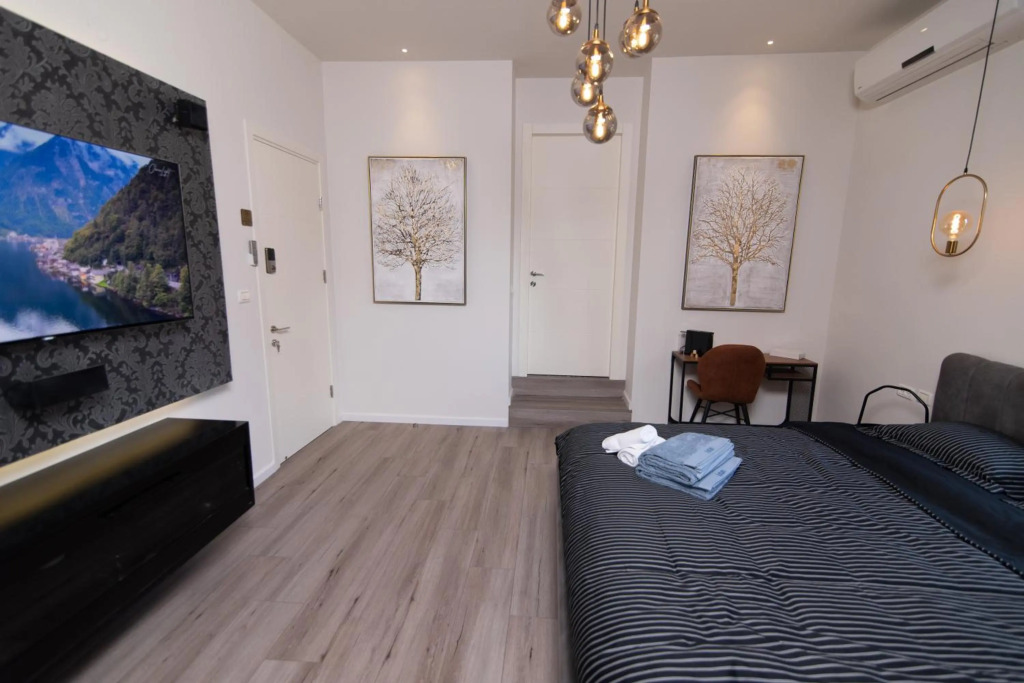 Kings bed - Stay Royal and Stylish