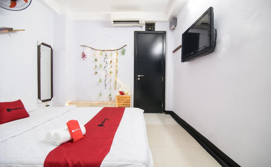 RedDoorz Near Bui Vien Walking Street 2