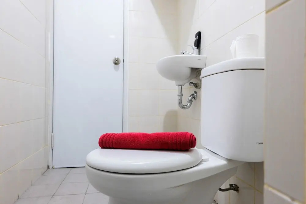 Luxurious and Convenient 2BR Ayodhya Apartment By Travelio