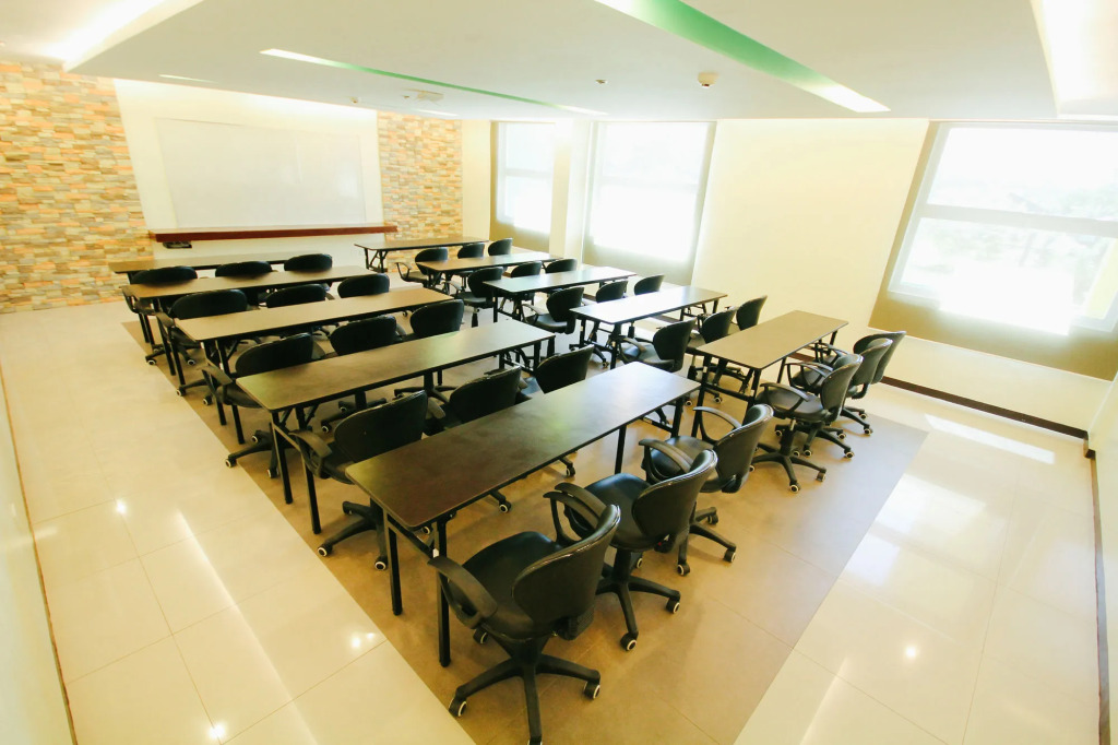 Go Hotels Plus Bacolod - Newly Renovated