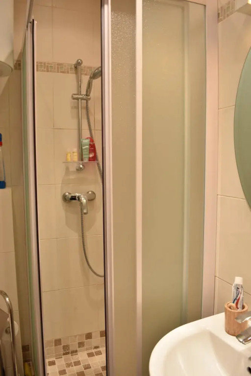 Simplistic 1 Bedroom Apartment in 17th