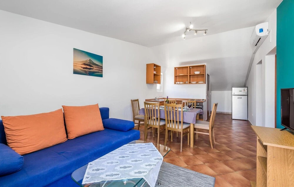 Stunning Apartment in Pag With Wifi and 2 Bedrooms