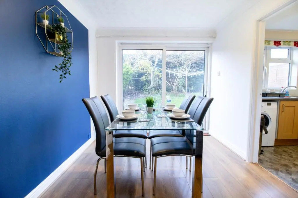 CONTRACTORS- Relocation stays Managed by Chique Properties Ltd