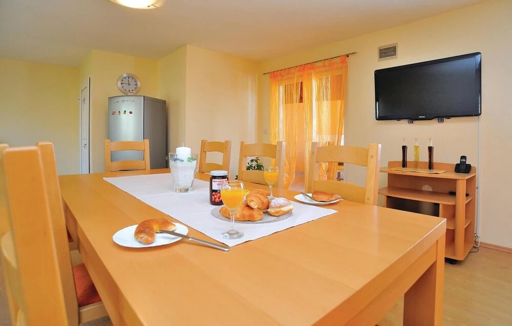 Two-Bedroom Holiday Home Krusevo With An Outdoor Swimming Pool 04