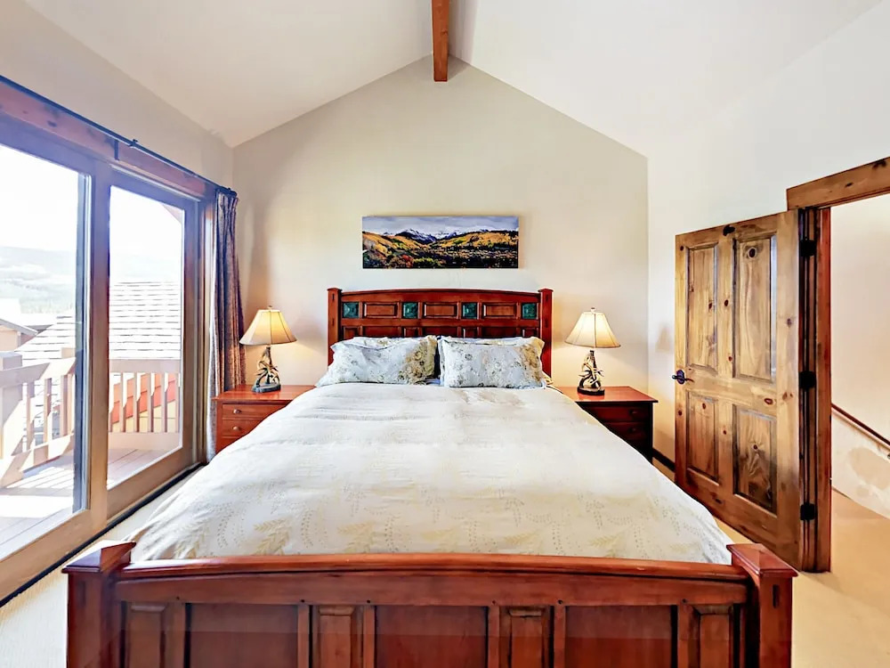 965 Bear Trail Townhouse 3 Bedrooms 3.5 Bathrooms Townhouse