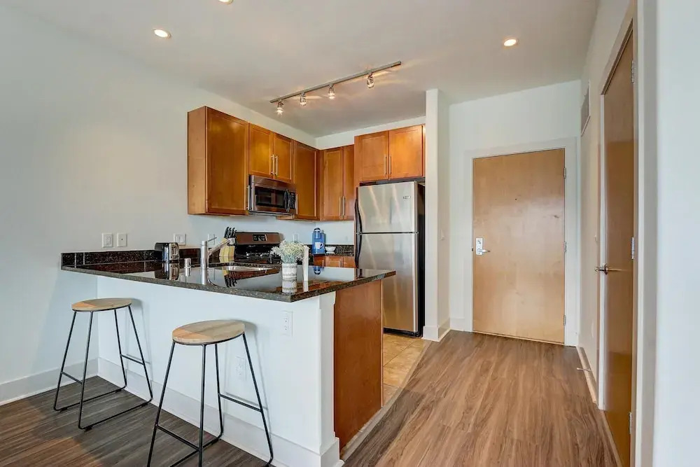 FRONTDESK 1040 Cass St Apts East Town Milwaukee