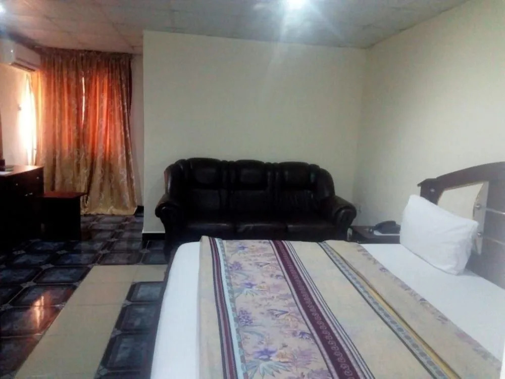Rodze Hotel & Suites