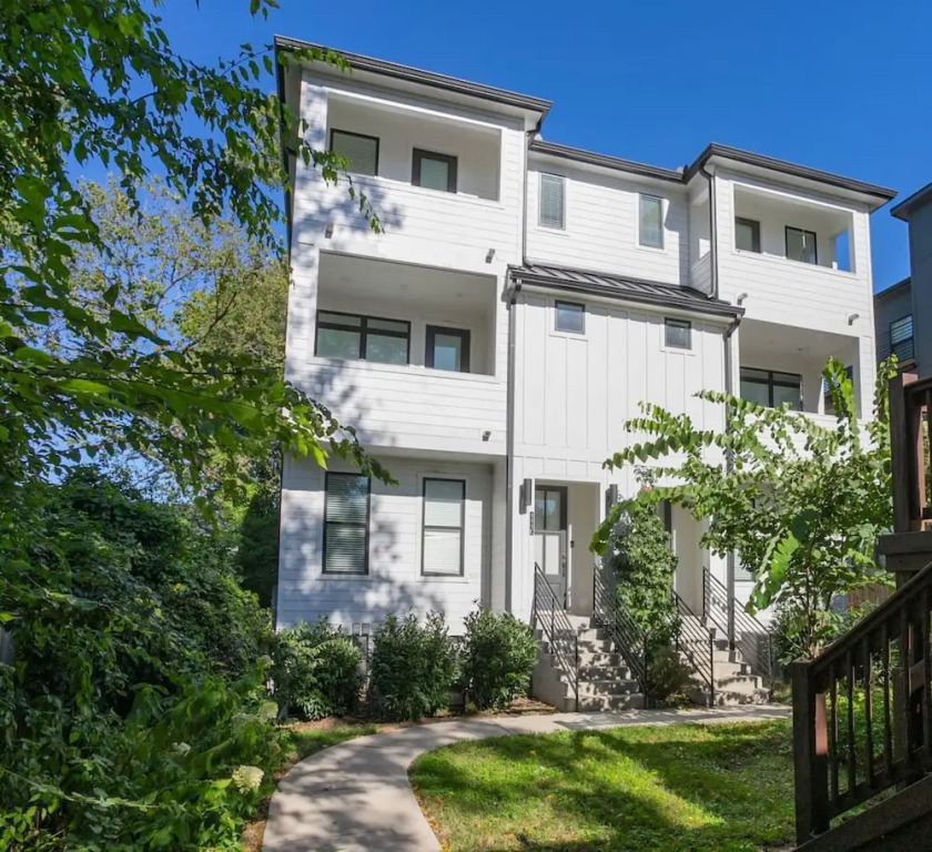 Ryman by Avantstay Centrally Located Townhouse w/ Stylish Interior & Porch Swings!