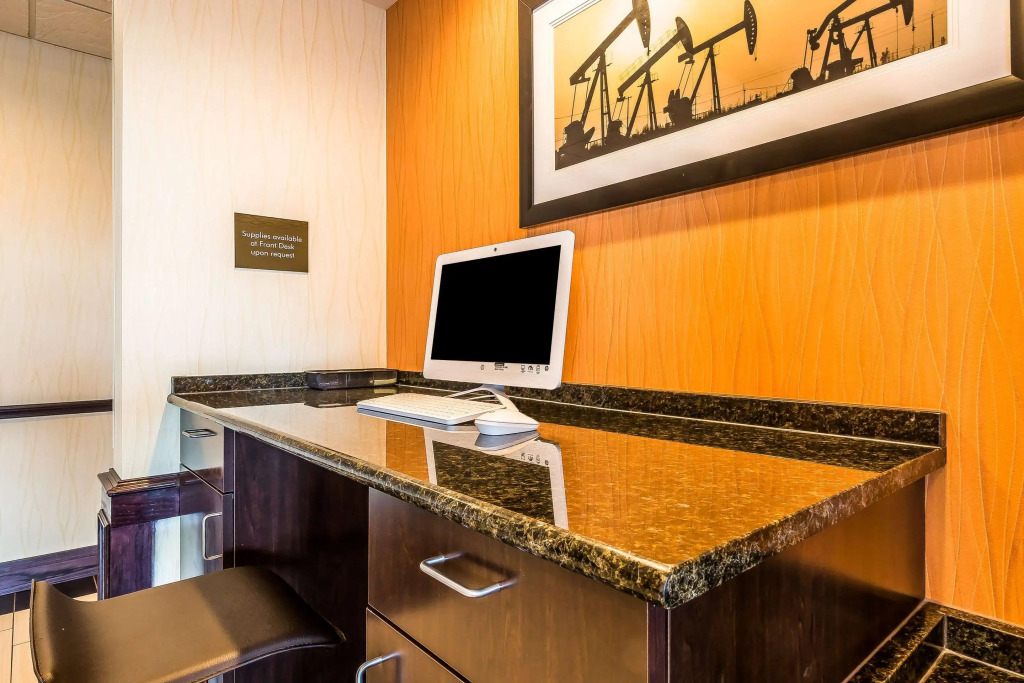 Comfort Inn & Suites Moore - Oklahoma City