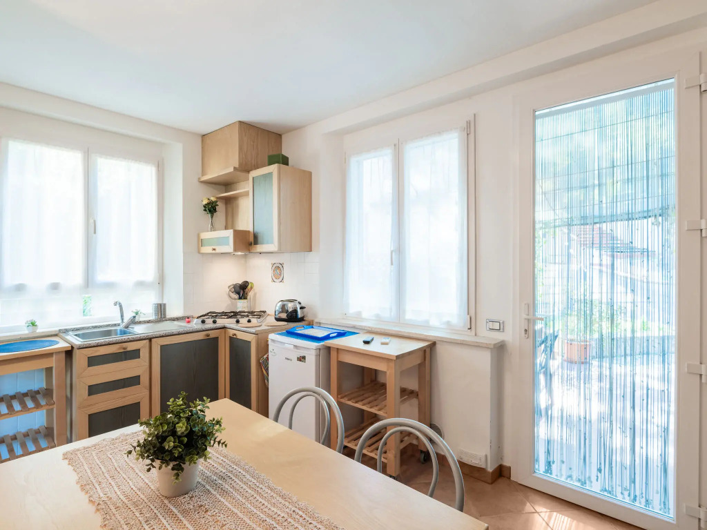 Romantic cottage in San Feliciano with garden