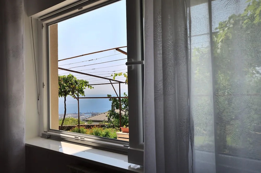 Pool And Garden Apartment Happy Sound