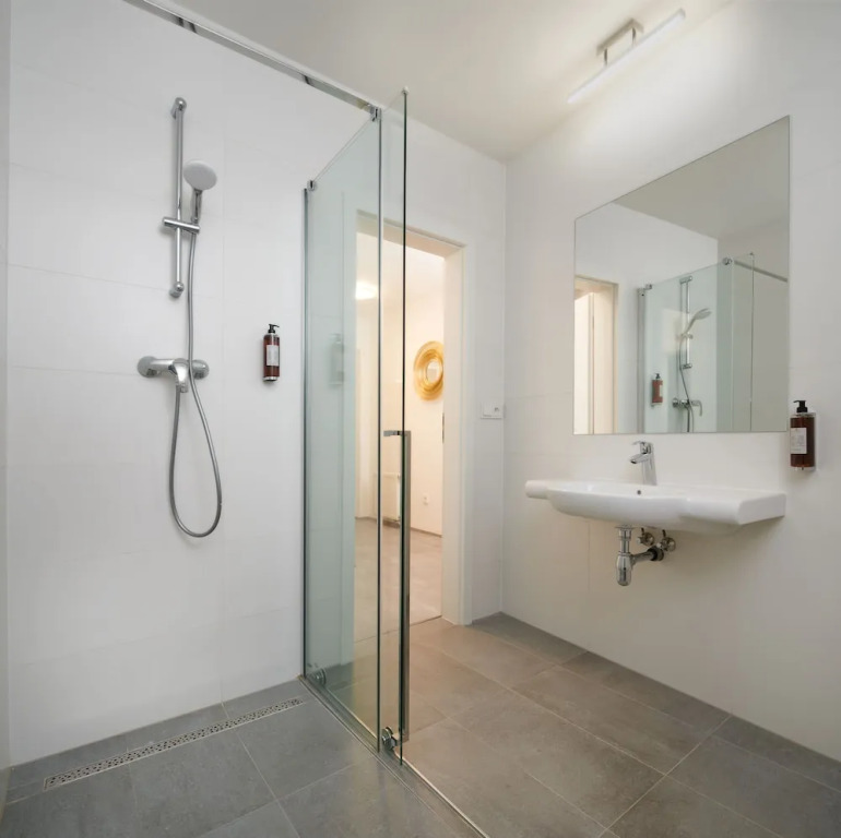 VN48 Suites by Adrez