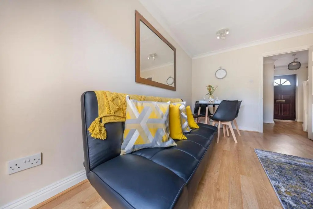 Pierocks Wickets Luxury Entire House, Free Parking and Wi-fi in Maidenhead