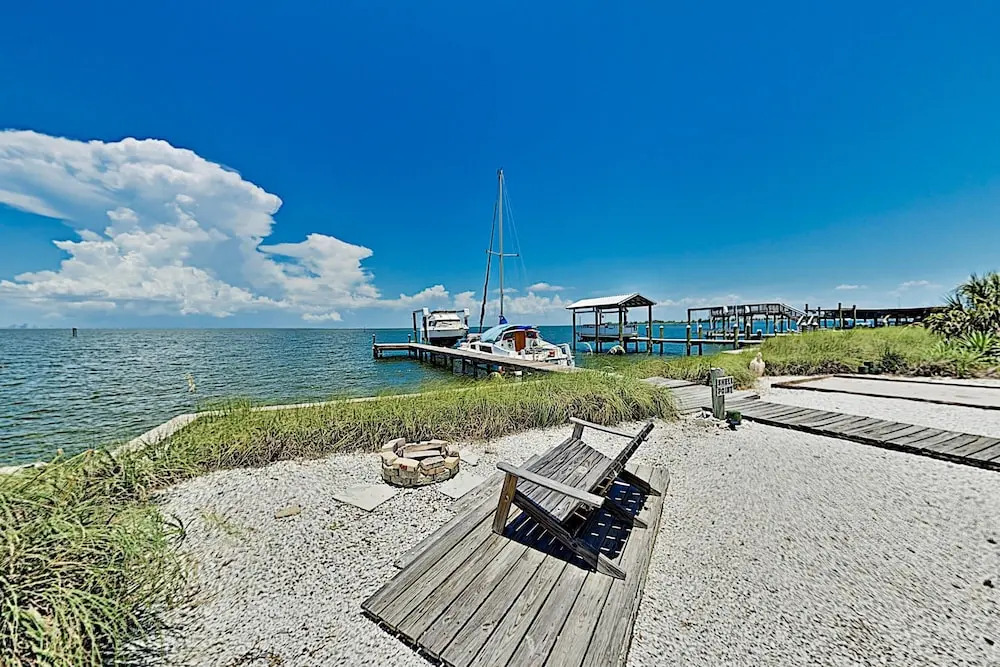 The Pelican & Dolphin: Bayfront W/ Dock 3 Bedroom Home