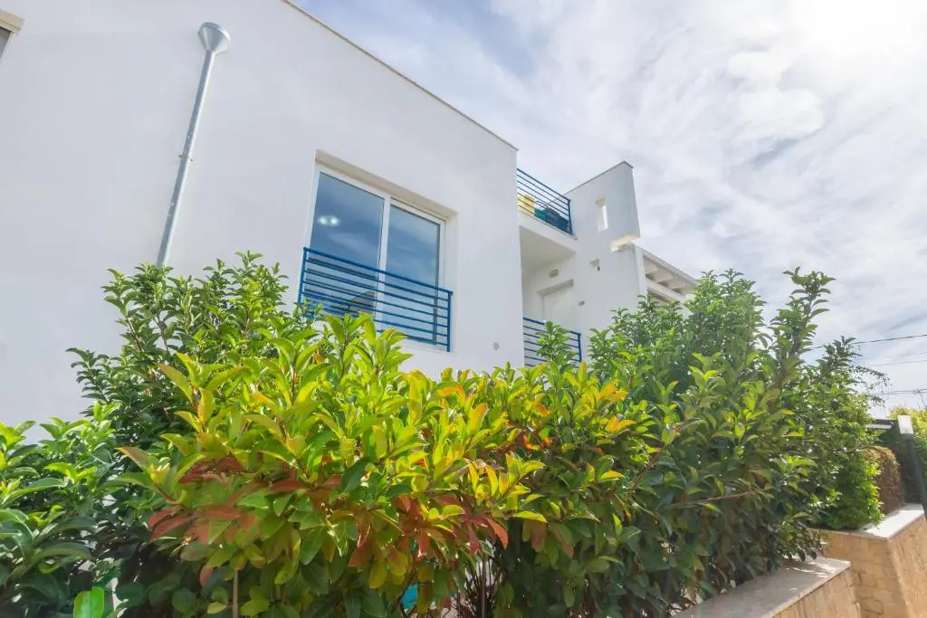 Luxury Holiday Home With Swimming Pool in Torre Lapillo