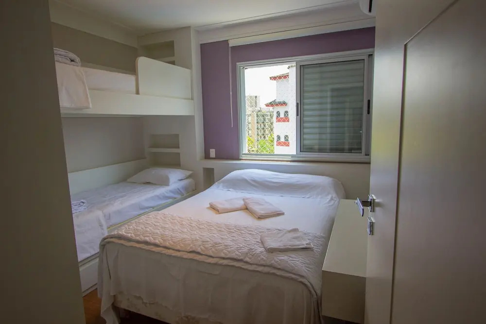 Duplex na Riviera à 70m da praia e próximo ao Shopping.