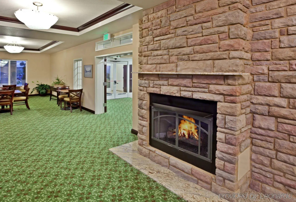 Holiday Inn Express Hotel & Suites Ontario by IHG