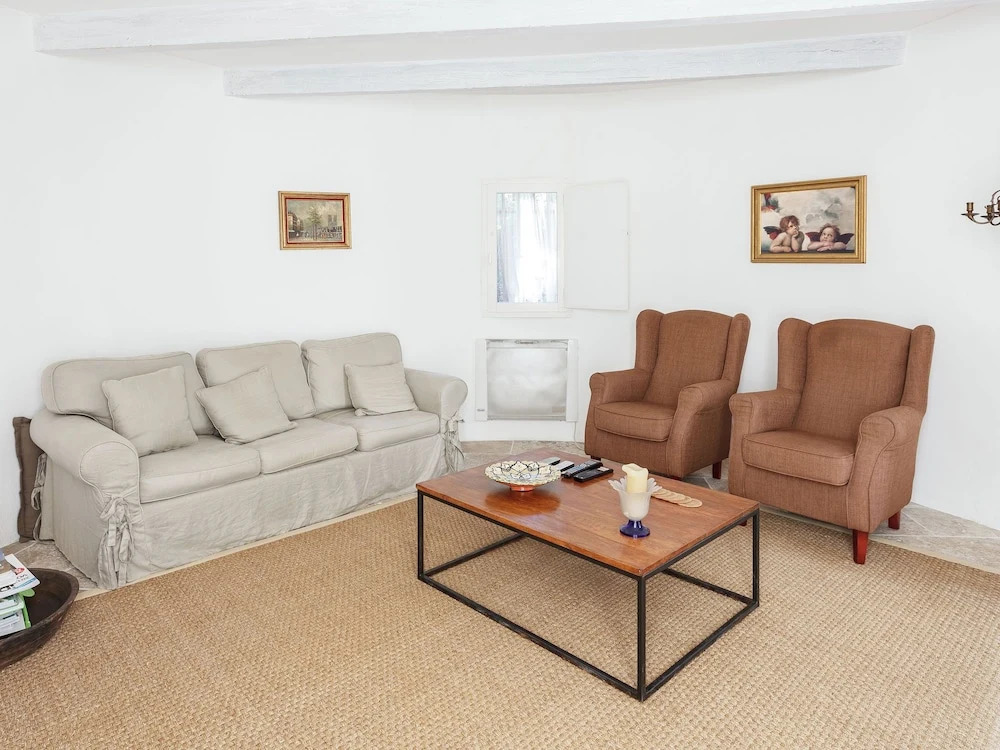 Spacious Castle in Jonquières With Swimming Pool