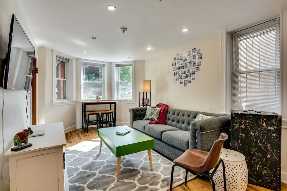 Classic 2 Bedroom Roscoe Village Apartment by AllSet Turnover