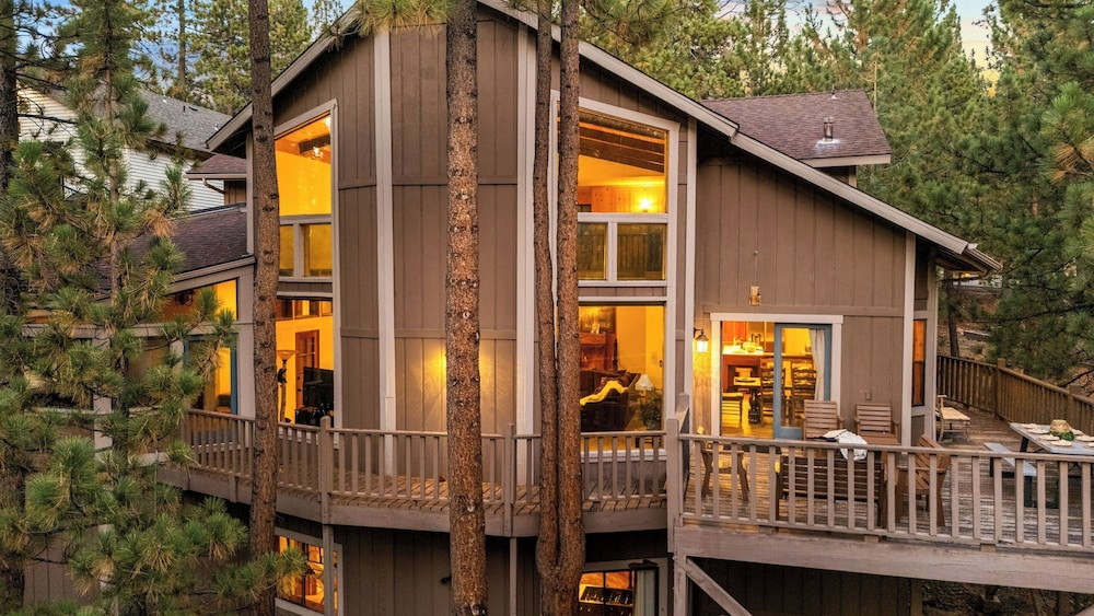 Lakeview Cabin w/ Game Room & Deck Near Ski Slopes & Trails Sleeps 16 Waterview by Avantstay