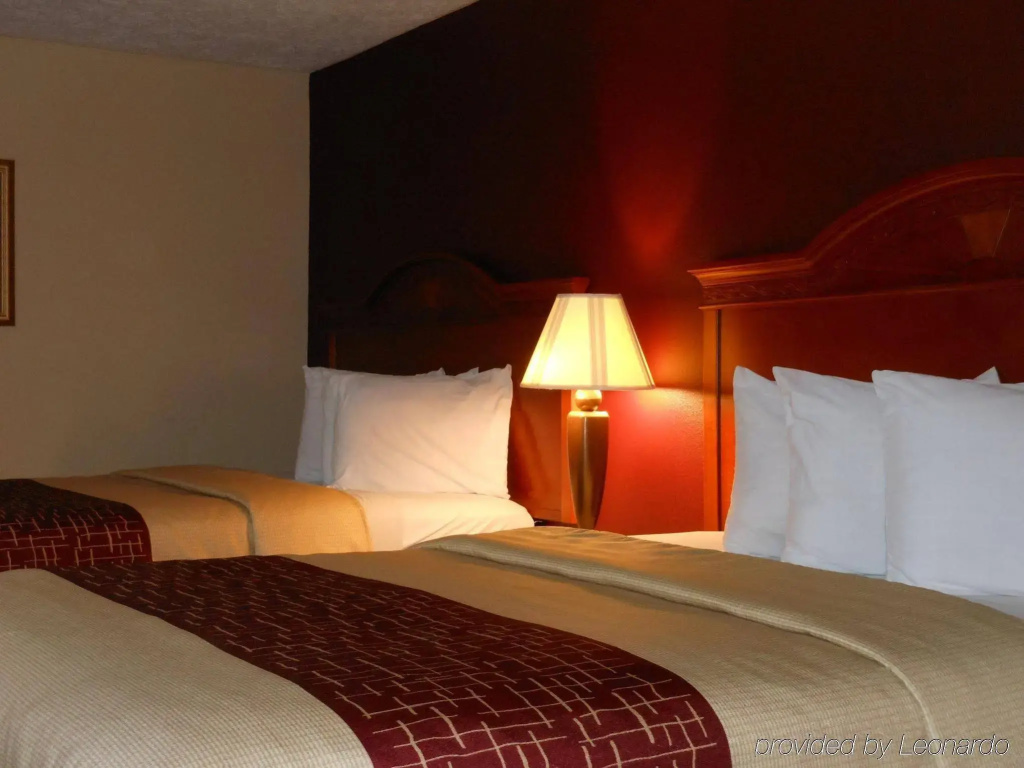 Red Roof Inn & Suites Pigeon Forge Parkway
