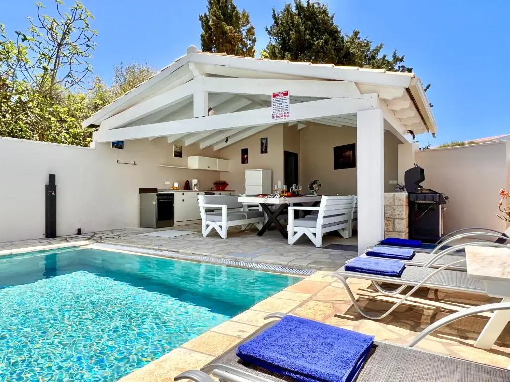 Beach Villa Heart House with private pool by DadoVillas