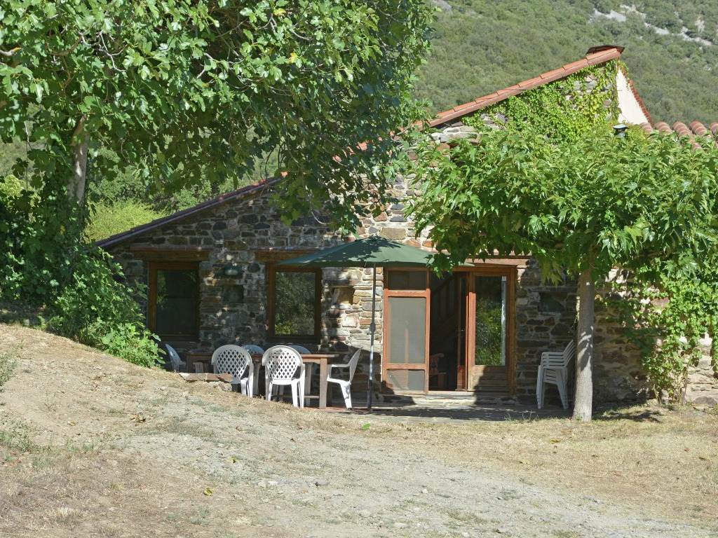 Comfortable Villa in Prunet-et-Belpuig with Terrace