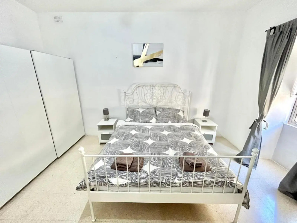 St Julians - Balluta Bay large 3 bedroom apartment