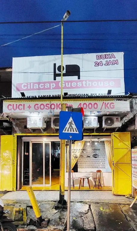 Cilacap Guest House , Penginapan lokasi strategis di Depan terminal bus cilacap