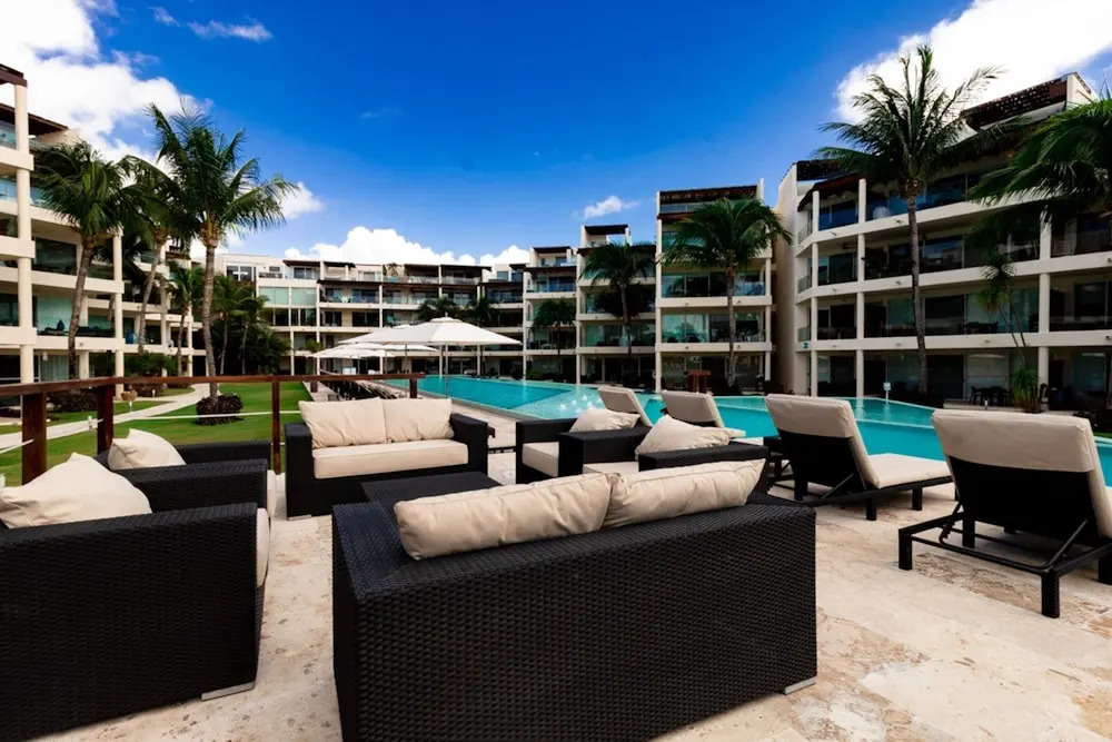Elements 223 2 Bedroom Condo by Redawning