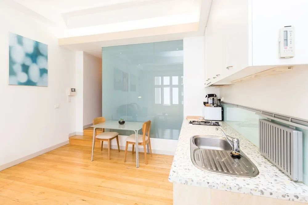 GEM, 1BDR Melbourne Apartment