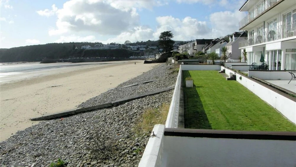 Strandways Court 4