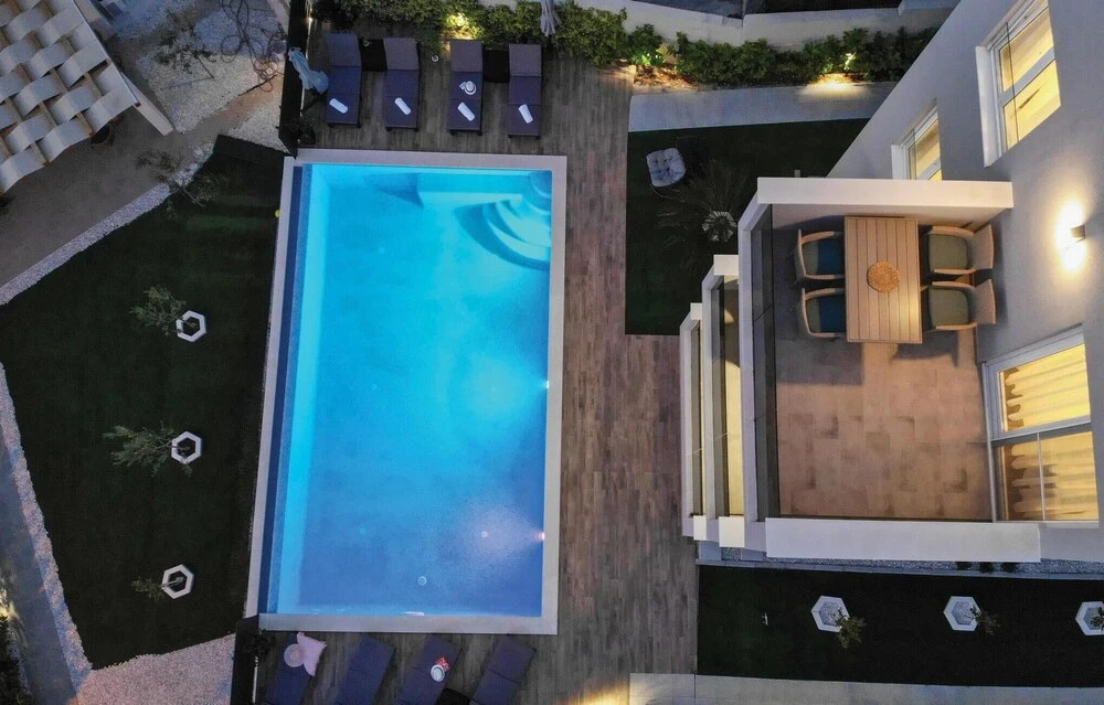 Ten-Bedroom Holiday Home In Razanj