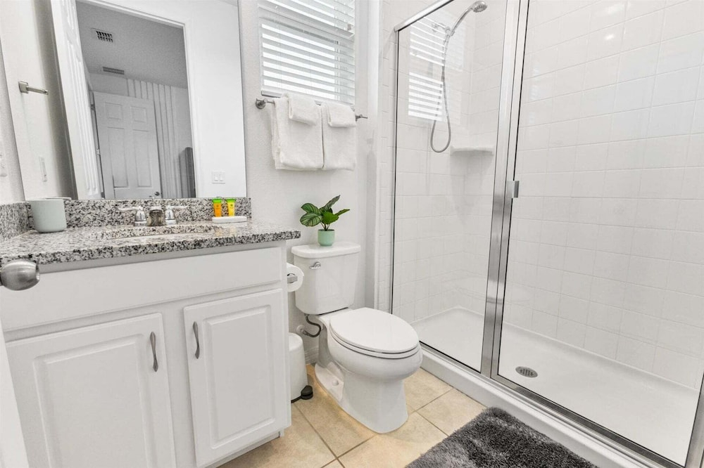 Spacious 6-bedroom Home With Private Pool & Spa in Solara Resort Just 7 Miles to Disney!