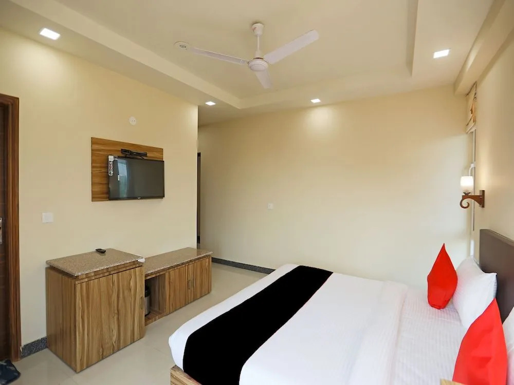 OYO 8526 SD Royal Inn