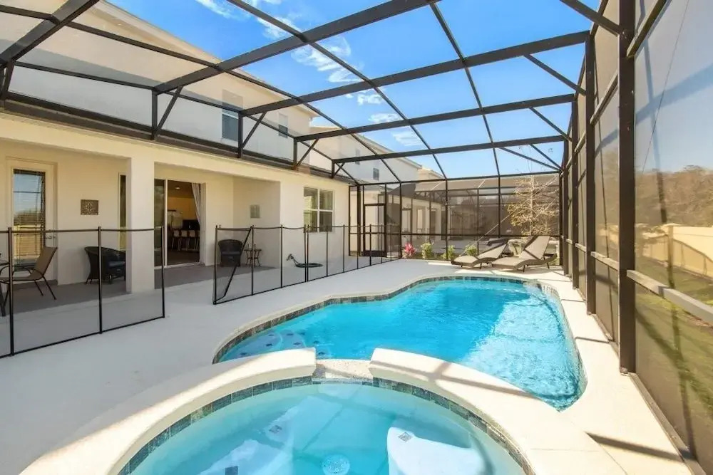 5 Bed 5 Bath In 5 Star Resort Near Disney! 5 Bedroom Home by RedAwning