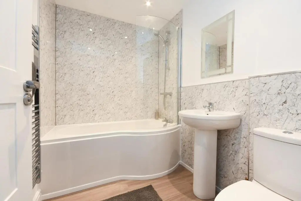 Morden house close to City centre & The Peaks