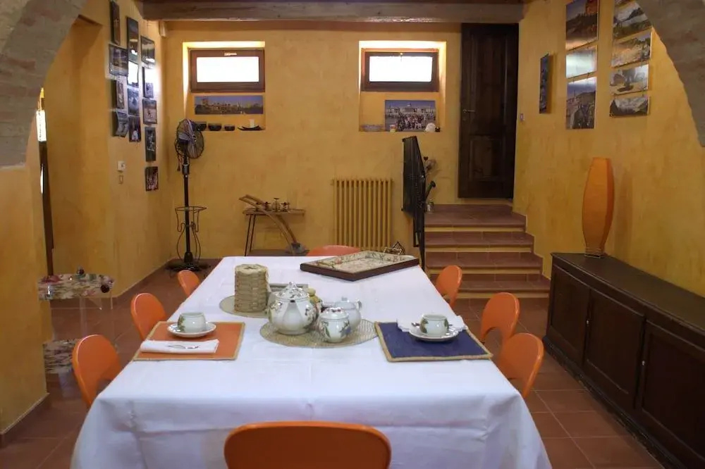 Casa il Girasole con piscina nelle Marche