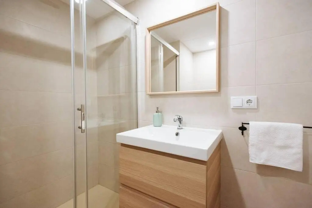 Hostly Sol 2bdr flat with patio in Seville center