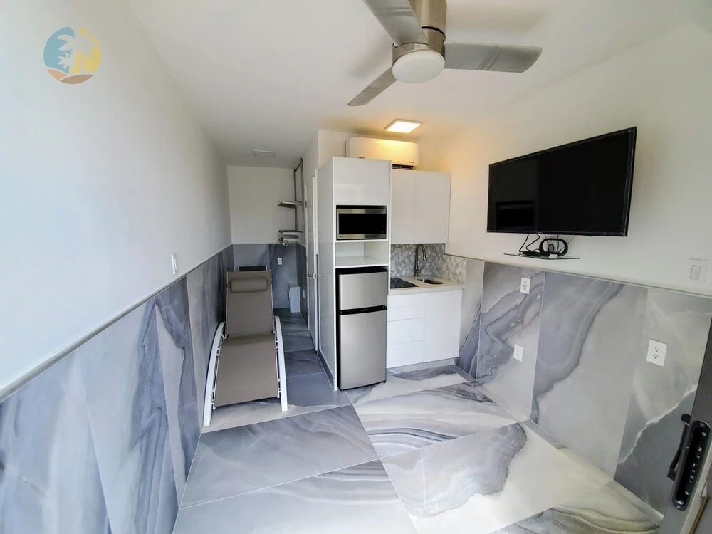 Alexander 702 3 Bedroom Apts by RedAwning